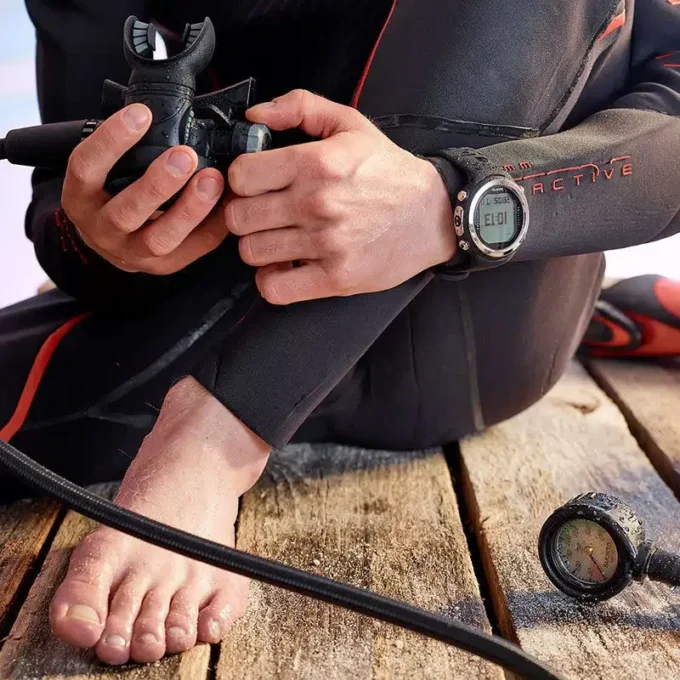 Suunto d4i novo black – usb cable and extension strap sold separately