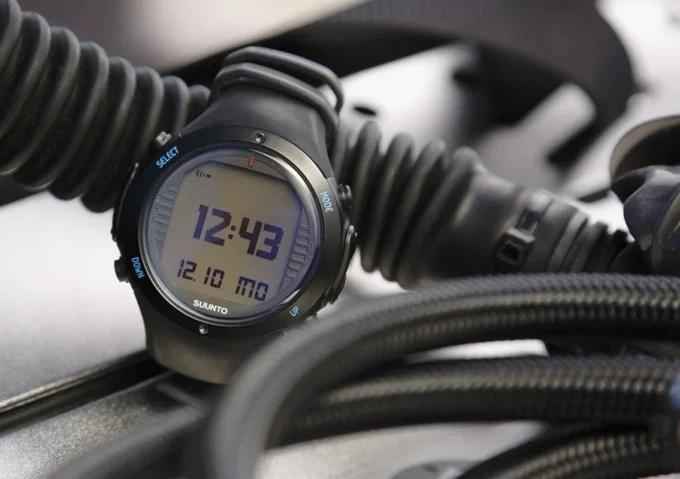 Suunto d6i novo black – robust dive computer with 3d compass
