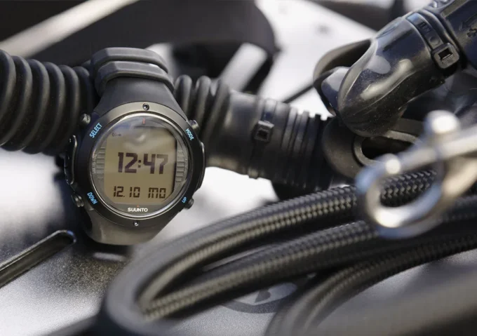 Suunto d6i novo black – robust dive computer with 3d compass